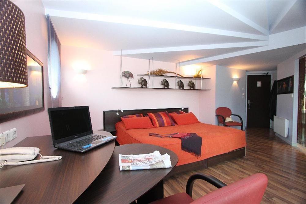Logis Hotels Le Saint Georges Vendôme Esterno foto