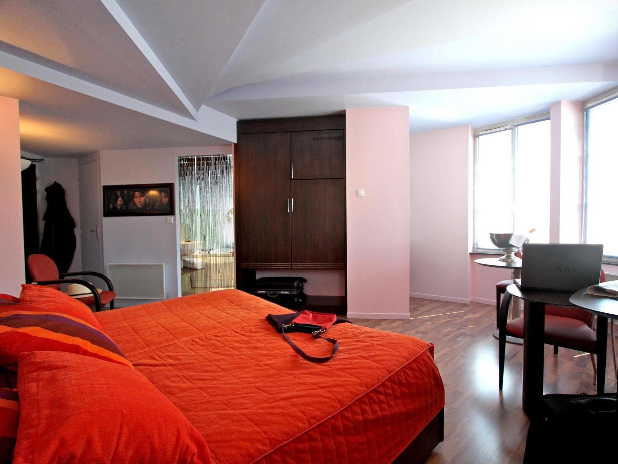 Logis Hotels Le Saint Georges Vendôme Esterno foto